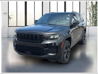 Used 2023 Jeep Grand Cherokee Altitude