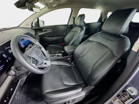 Used 2024 Kia Sportage EX FWD image 11