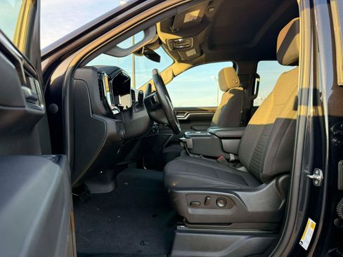 Used 2023 Chevrolet Silverado 1500 LT image 16