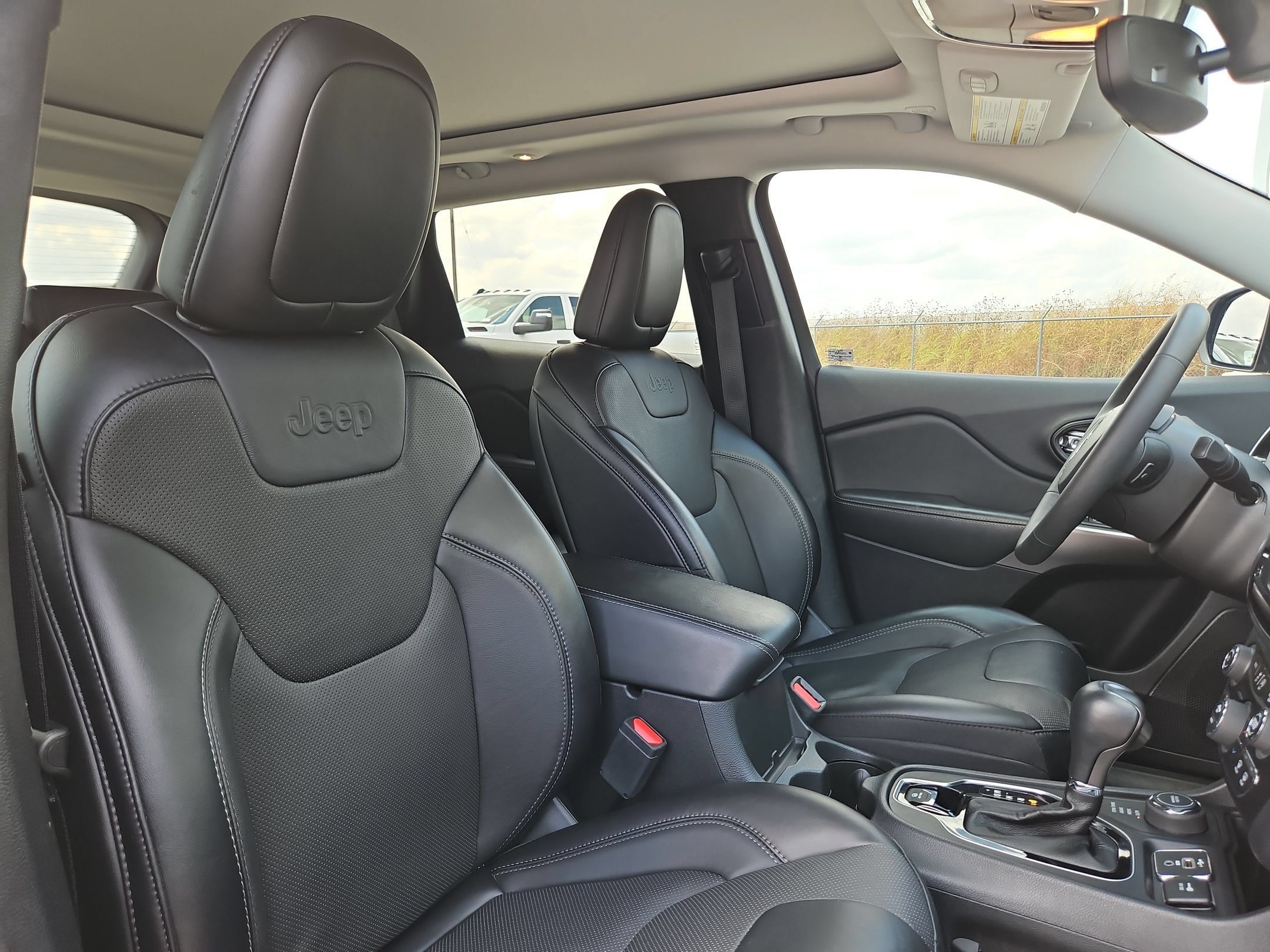 Used 2022 Jeep Cherokee Limited AWD/4WD image 30