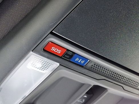 Certified 2025 Subaru Forester Limited image 24