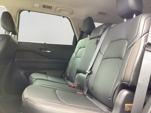 New 2025 Nissan Pathfinder SL w/ Black Appearance Package image 15