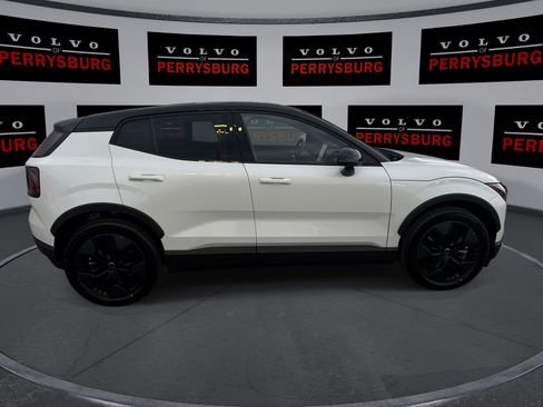 New 2026 Volvo EX30 Cross Country Ultra image 9