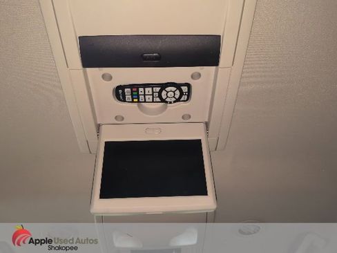 Used 2014 Chrysler Town & Country Touring-L w/ Driver Convenience Group image 36