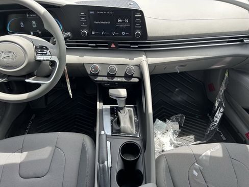 New 2026 Hyundai Elantra SE FWD image 17