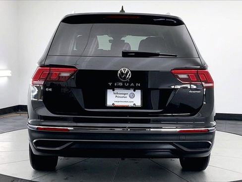 Used 2023 Volkswagen Tiguan SE image 4