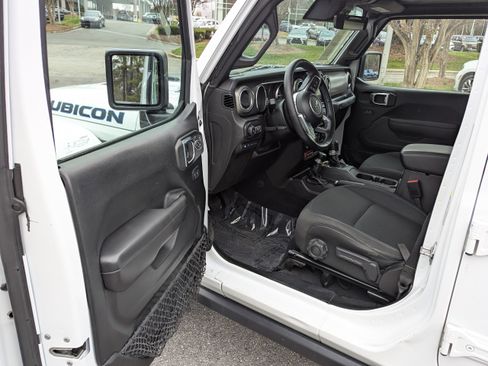 Used 2021 Jeep Wrangler Unlimited Rubicon w/ Cold Weather Group image 8