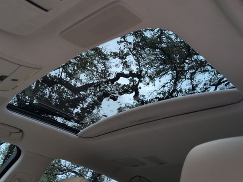 Used 2019 Lexus LS 500h RWD image 22