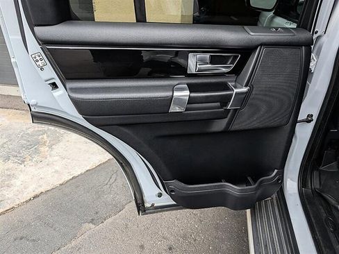 Used 2016 Land Rover LR4 HSE image 18