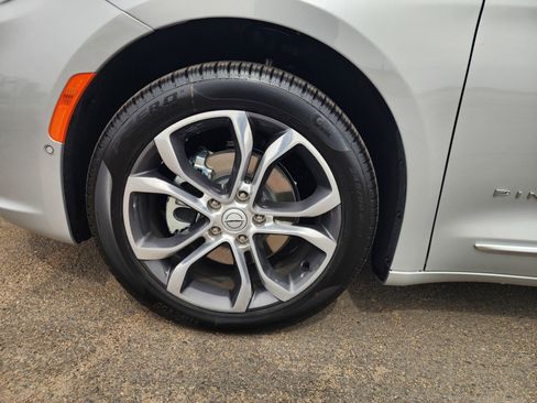 New 2026 Chrysler Pacifica Pinnacle FWD image 8