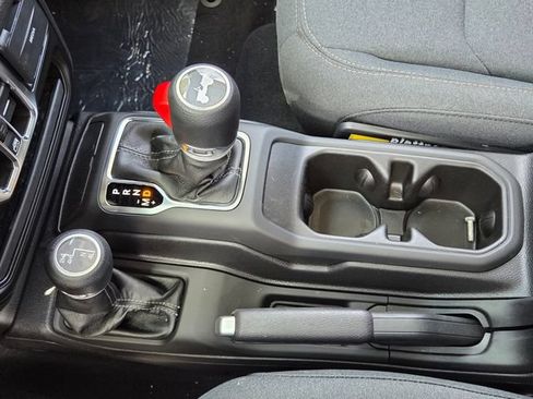 Used 2025 Jeep Wrangler Unlimited Sport AWD/4WD image 25