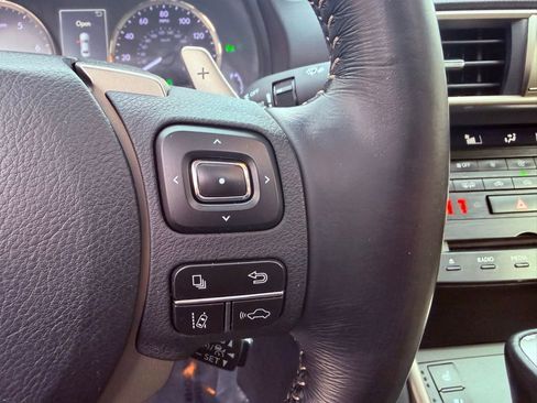Used 2017 Lexus IS 200t image 19