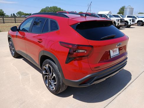 Used 2026 Chevrolet Trax RS w/ Sunroof Package FWD image 3
