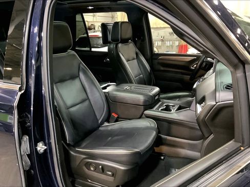 Used 2021 GMC Yukon SLT w/ SLT Premium Package image 9