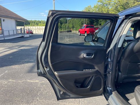 Used 2018 Jeep Compass Limited w/ Navigation Group FWD image 16