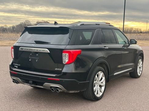 Used 2024 Ford Explorer Platinum w/ Technology Package image 6