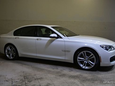 Used 2014 BMW 740i image 29