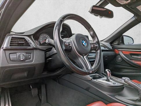 Used 2018 BMW M4 Convertible image 10