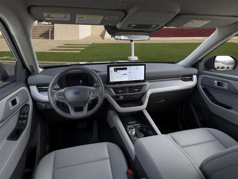 Used 2025 Ford Explorer Active w/ Active Comfort Package image 9