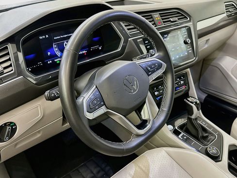 Used 2024 Volkswagen Tiguan SE AWD/4WD image 18