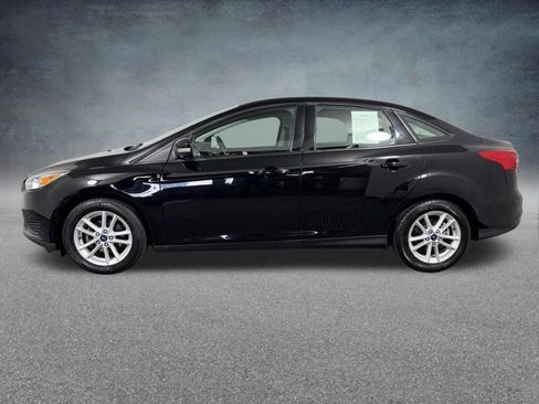 Used 2018 Ford Focus SE w/ Cold Weather Package FWD image 3