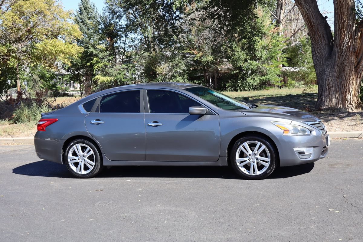 Used 2016 Nissan Altima 2.5 SR FWD image 2