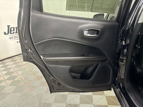 Used 2020 Jeep Compass Latitude image 19