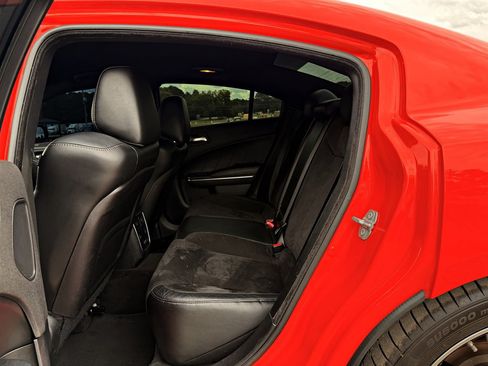 Used 2016 Dodge Charger R/T Scat Pack w/ Beats Audio Group RWD image 10