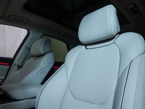 Used 2026 Genesis GV70 2.5T Advanced image 18