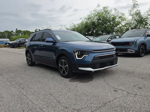 New 2026 Kia Niro EX FWD image 2