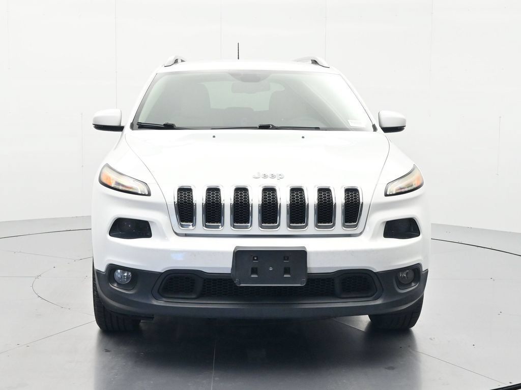 Used 2016 Jeep Cherokee Latitude FWD image 2