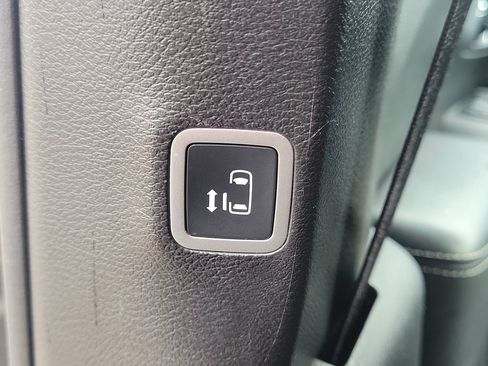 Used 2020 Chrysler Pacifica Touring w/ Advanced Safetytec Group FWD image 14