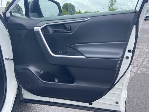 Used 2023 Toyota RAV4 LE AWD/4WD image 19