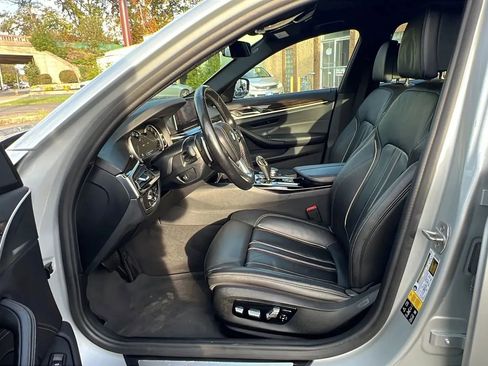 Used 2019 BMW 530i xDrive image 26
