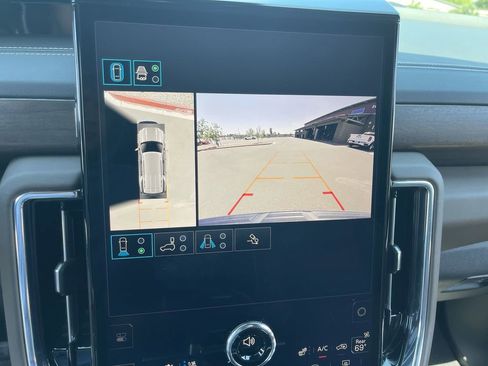 Used 2025 GMC Yukon Denali Ultimate AWD/4WD image 15