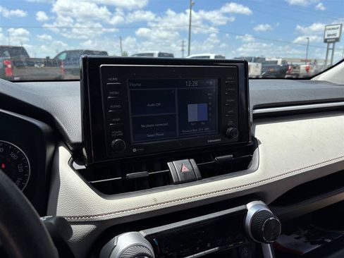 Used 2022 Toyota RAV4 XLE FWD image 8