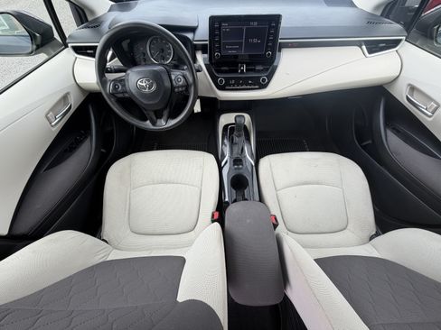 Used 2020 Toyota Corolla LE FWD image 2