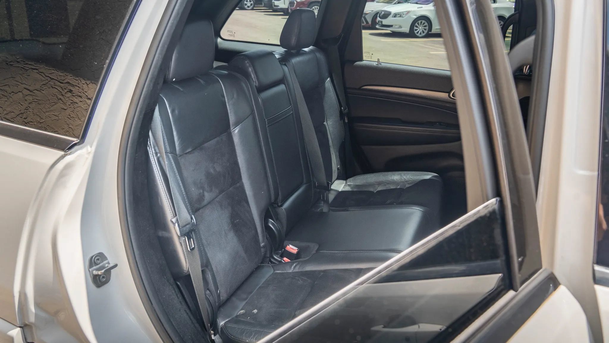 Used 2018 Jeep Grand Cherokee Altitude AWD/4WD image 16