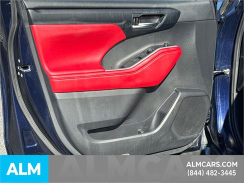 Used 2021 Toyota Highlander XSE image 11