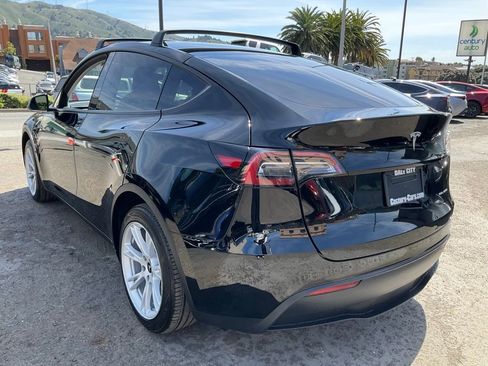 Used 2023 Tesla Model Y Long Range image 94