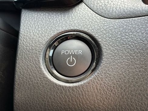 Used 2025 Toyota Camry SE image 13