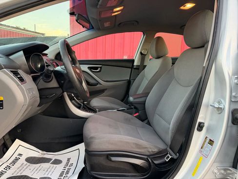 Used 2015 Hyundai Elantra SE FWD image 18
