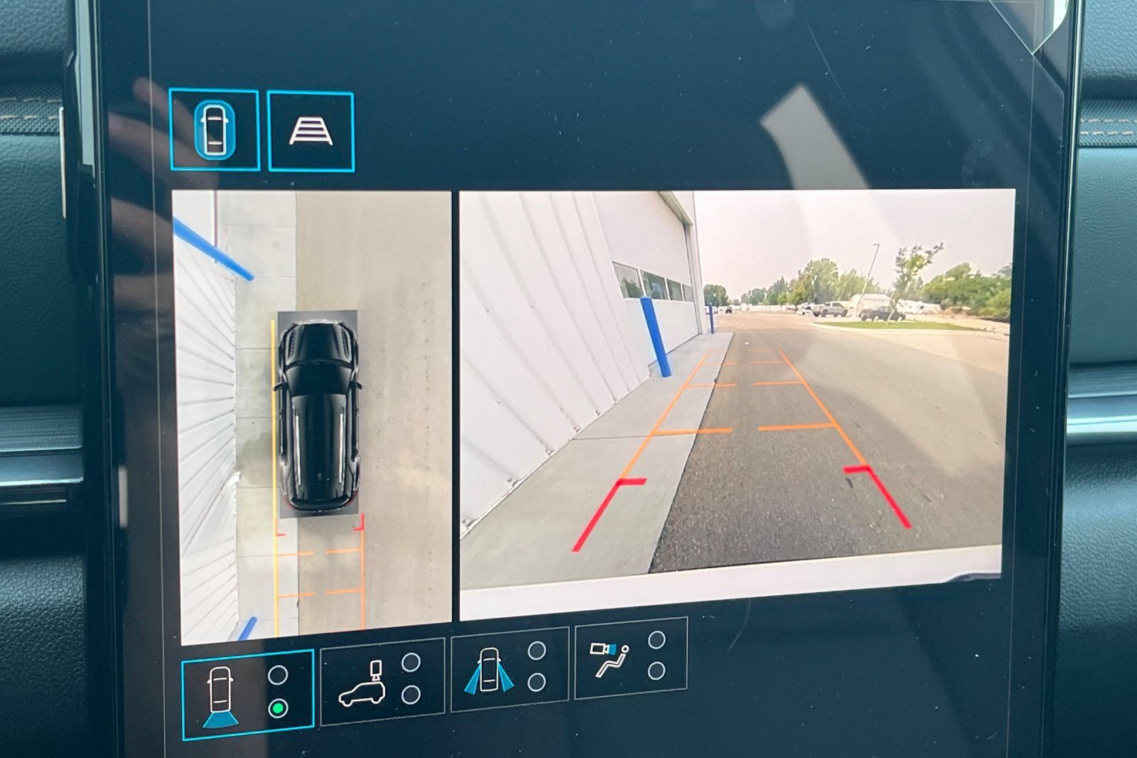 New 2027 GMC Terrain AT4 w/ Technology Package II AWD/4WD image 17