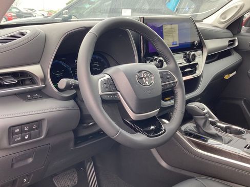 New 2026 Toyota Highlander Limited AWD/4WD image 9