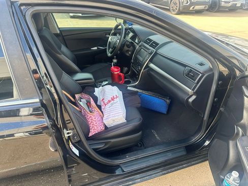 Used 2017 Toyota Camry LE image 11