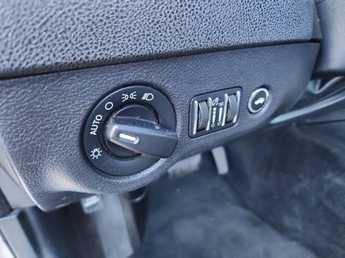 Used 2013 Dodge Charger SE image 31