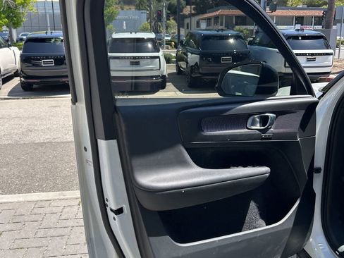 Used 2019 Volvo XC40 T4 R-Design FWD image 17