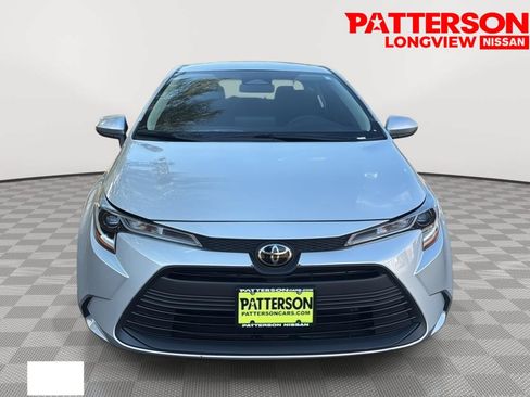 Used 2025 Toyota Corolla LE FWD image 2