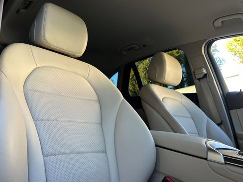 Used 2022 Mercedes-Benz GLC 300 image 11