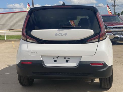 Used 2025 Kia Soul LX w/ LX Technology Package FWD image 6
